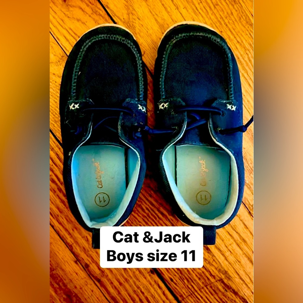 Cat &Jack boys shoes size 11.